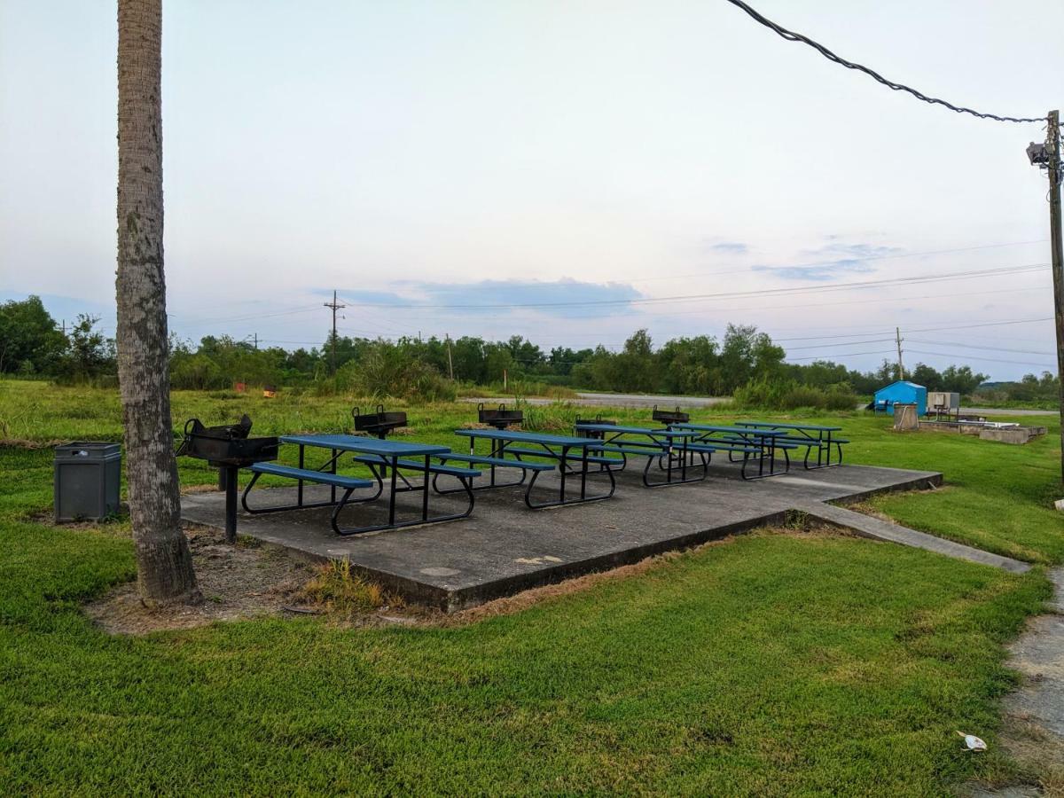 Lake Houmas Inn Экстерьер фото